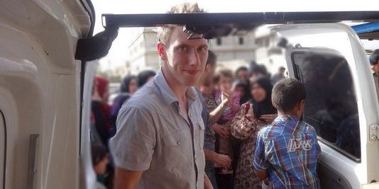 Peter Kassig làm việc tại biên giới Syria từ cuối năm 2012 cho đến mùa thu năm 2013. Bức ảnh này được gia đình Kassig cung cấp hôm 4/10. Ảnh: AFP/Handout