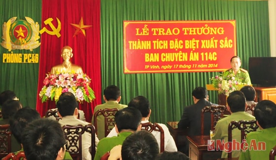 Đại tá Nguyễn Xuân Thiêm, Trưởng phòng PC46 Công an Nghệ An báo cáo quá trình điều tra của chuyên án