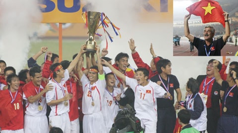 ĐT Việt Nam vui mừng đăng quang chức vô địch AFF Suzuki Cup 2008.