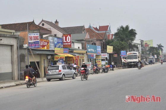  một xóm Nghi Yên sông bám bên Quốc lộ 1A