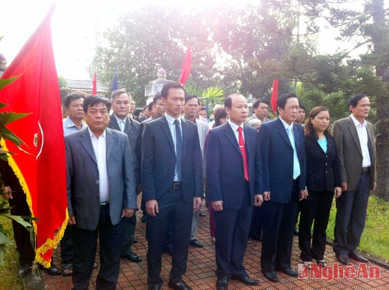 Cán bộ, nhân dân Hưng Nguyên dâng hương kỷ niệm 186 năm sinh và 143 năm ngày mất của Nguyễn Trường Tộ.