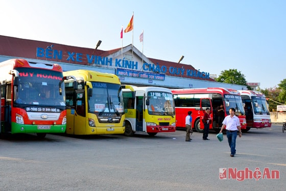 Hoạt động vận tải hành khách ở Bến xe Vinh.