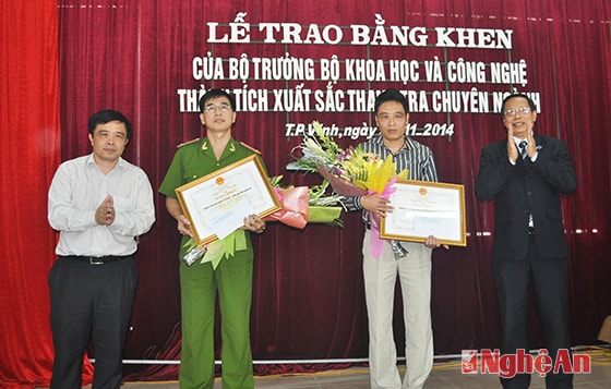 Trao thưởng thanh tra sở KHCN và Phòng Cảnh sát kinh tế - Công an Nghệ An