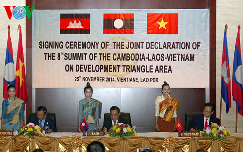 Thủ tướng Nguyễn Tấn Dũng, Thủ tướng Lào Thongsing Thammavong và Thủ tướng Campuchia Hunsen ký Tuyên bố chung