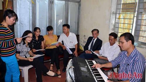 Người dân huyện Nghi Xuân, Hà Tĩnh học hát dân ca