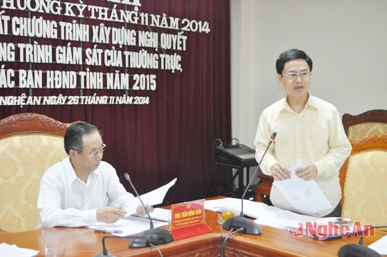 Phó Chủ tịch HĐND tỉnh Nguyễn Xuân Sơn phát biểu tại hội nghị