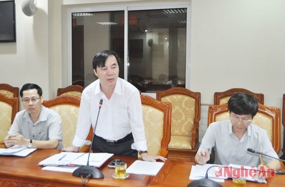 Chánh Văn phòng HĐND tỉnh nêu ý kiến tại hội nghị