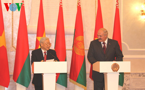 Tổng Bí thư Nguyễn Phú Trọng và Tổng thống Alexander Lukashenko đã có cuộc gặp gỡ báo chí hai nước sau khi hội đàm