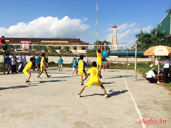 Trận thi đấu khai mạc giải