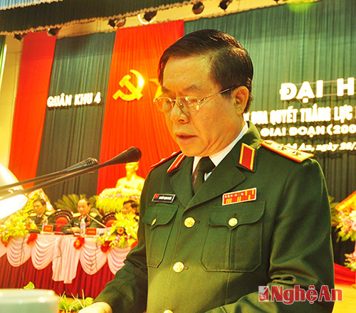 Trung tướng Nguyễn Trọng Ngĩa - PCN Tổng cục Chính trị QĐND Việt Nam phát biểu chỉ đạo đại hội