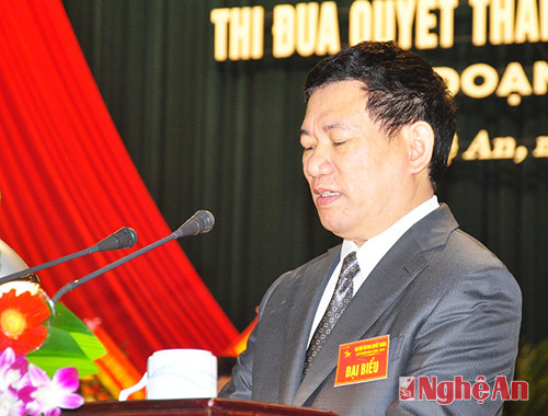 Đồng chí Hồ Đức Phớc - Bí thư Tỉnh ủy Nghệ An thay mặt Đảng bộ, chính quyền và nhân dân tỉnh Nghệ An, các tỉnh địa bàn quân khu IV phát biểu chúc mừng Đại hội.