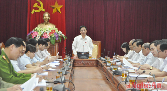 Đồng chí Nguyễn Hữu Lậm chủ trì cuộc thẩm tra