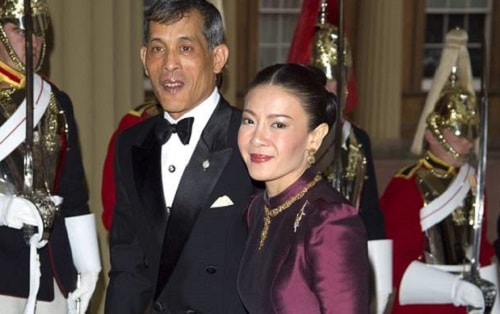 Thái tử Vajiralongkorn và vương phi Srirasmi. Ảnh: standard.co.uk