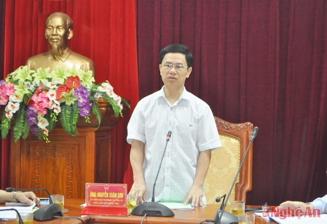Đồng chí Nguyễn Xuân Sơn chủ trì hội nghị