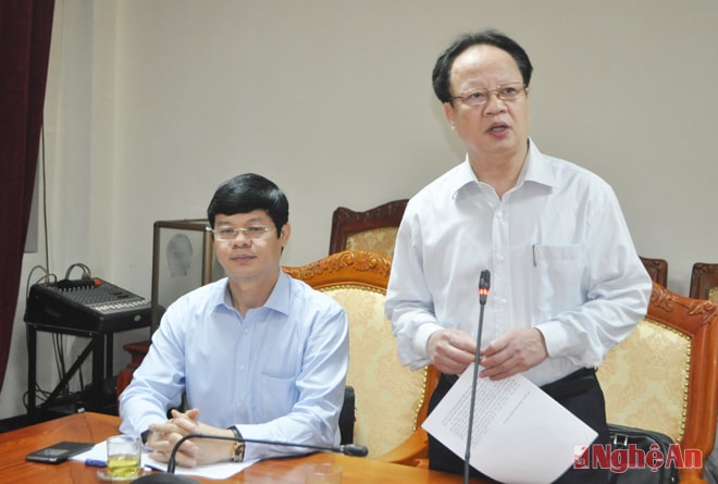 Đồng chí Thái Xuân Độ báo cáo kết quả thực hiện kinh tế - xã hội năm 2014