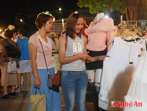 Các sản phẩm quần áo may từ ren là đặc trưng của Udonthani