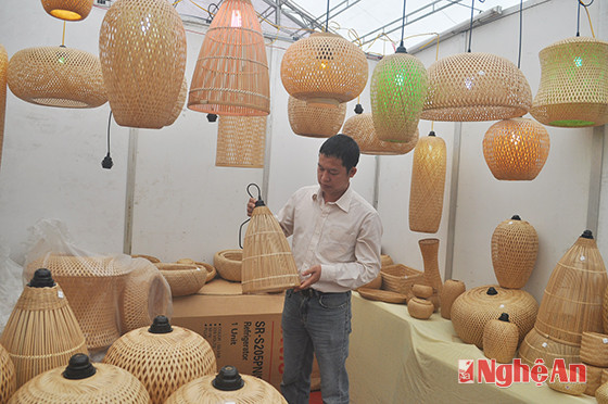 Sản phẩm mây tre đan của xã Nghi Thái (Nghi Lộc) tại hội chợ.