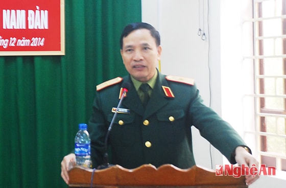 Đồng chí Trần Hữu Tuất báo cáo kết quả kỳ họp