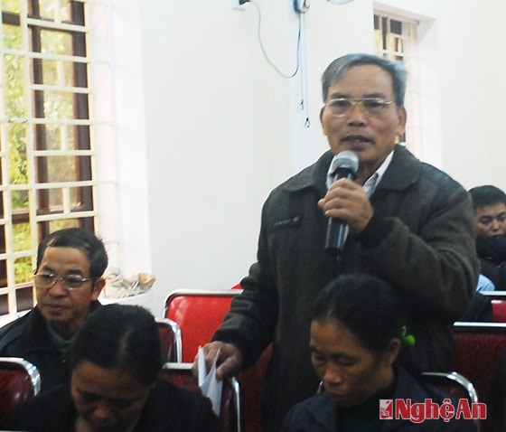 Ông Nguyễn Đức Hiền, xóm Tiền Phong phát biểu