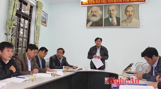 Đồng-chí-Trần-Công-Dương-làm-việc-với-dảng-ủy-xã-Tân-Sơn---Đo-Lương