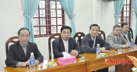 Các đồng chí Thường trực, Ban Thường vụ Tỉnh ủy tại cuộc gặp mặt