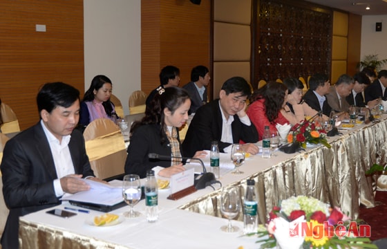 Các đại biểu dự buổi làm việc