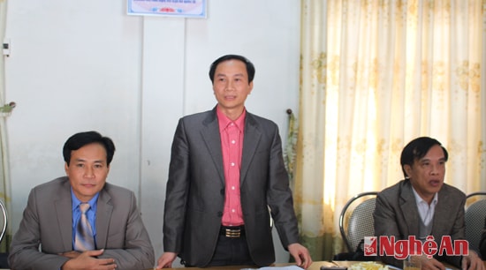 Đồng chí Trần Văn Hùng _ Phó Tổng Biên tập Báo Nghệ An phát biểu tại buổi làm việc