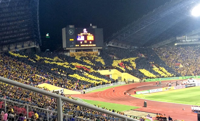 Nhóm Ultras Malaya là những người giữ nhịp cổ vũ cho đội tuyển Malaysia trong trận đấu với đội tuyển Việt Nam.