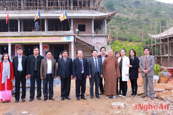 Bộ trưởng tại chùa Đại Tuệ.