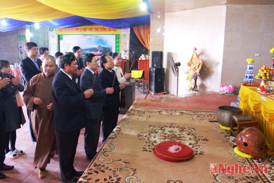 Bộ trưởng tại chùa Đại Tuệ