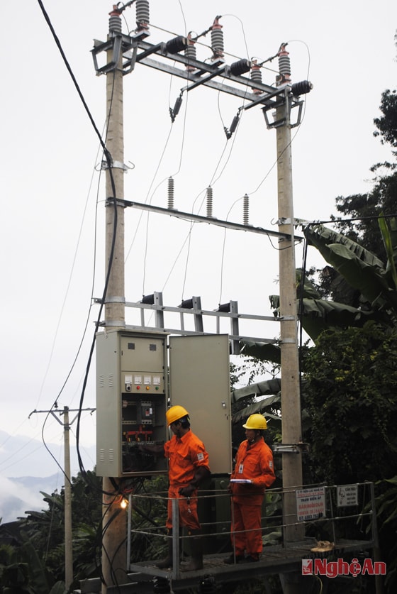 Đóng điện Dự án đường dây 35KV cho xã Huồi Tụ (Kỳ Sơn) 