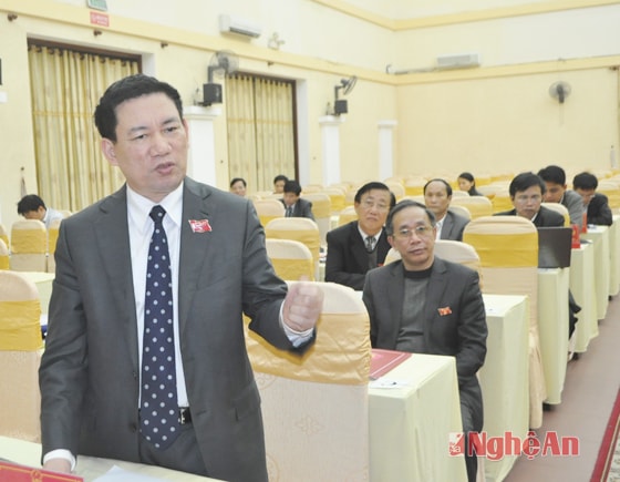 Đại biểu Hồ Đức Phớc (Thành phố Vinh) phát biểu thảo luận
