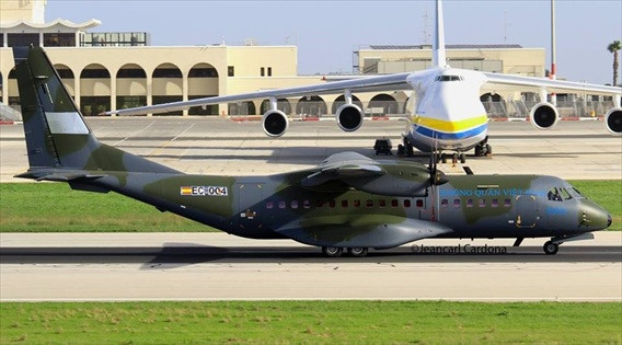 Theo đó, chiếc vận tải cơ C-295M đầu tiên, mang số hiệu 8901, đã thực hiện chuyến bay từ Tây Ban Nha, quá cánh qua cảng hàng không quốc tế Malta và các điểm trung chuyển hàng không khác để về Việt Nam.