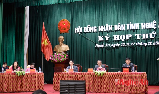 Chủ tọa điều hành kỳ họp