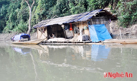 Những “ngôi nhà di động” phục vụ làm nghề.