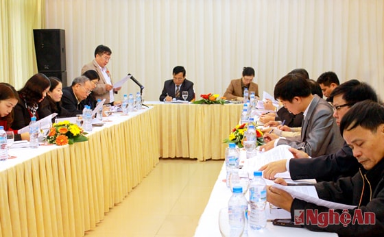 Đại diện UBMTTQ tỉnh báo cáo kết quả năm 2014.