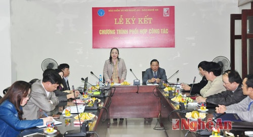 Đồng chí Phạm Thị Hồng Toan-Tổng biên tập Báo Nghệ An phát biểu kết luận buổi làm việc