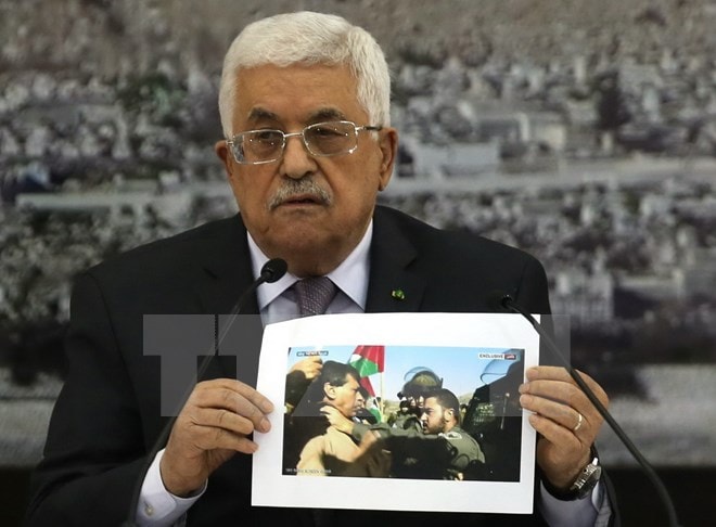 Tổng thống Mahmoud Abbas lên án vụ binh sỹ Israel hành hung quan chức Ziad Abu Ein. Nguồn: AFP/TTXVN