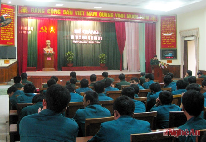 Quang cảnh buổi bế giảng