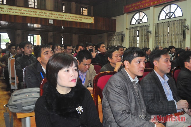  Các đại biểu tham dự lễ khai giảng                             