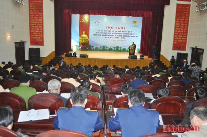 Toàn cảnh hội nghị.