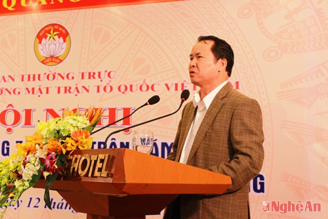 Đại diện UB MTTQ Thừa Thiên Huế báo cáo tại Hội nghị giao ban.