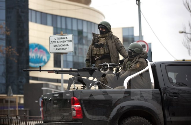 Lực lượng ly khai gác tại một vị trí tại thành phố Donetsk, miền đông Ukraine ngày 17/11. (Nguồn: AFP/TTXVN)