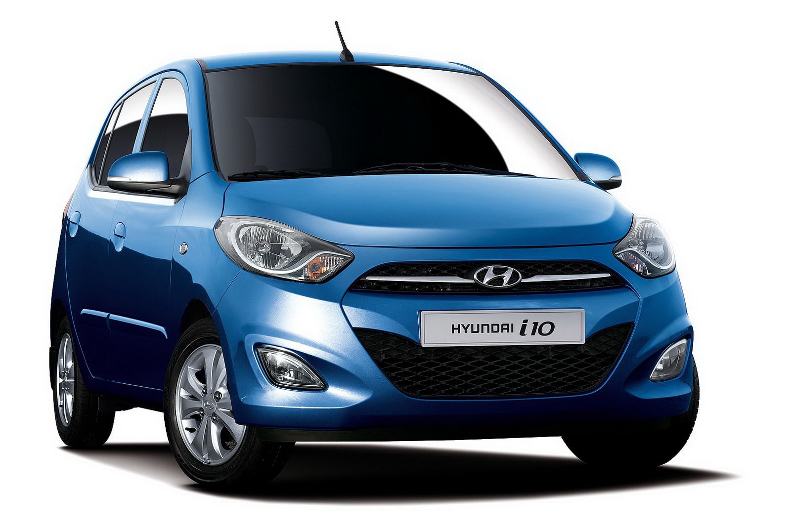 Hyundai i10 là mẫu xe ô tô 4 chỗ phù hợp với khu vực thành thị. Ảnh minh họa