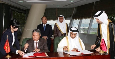 Hai Phó Thủ tướng chứng kiến Lễ ký kết hợp tác trong lĩnh vực luật pháp giữa Bộ Tư pháp Việt Nam và Qatar. 