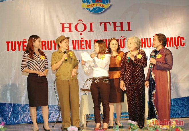 Hội thi “Tuyên truyền viên phụ nữ chuẩn mực” ở phường Hà Huy Tập (TP. Vinh).