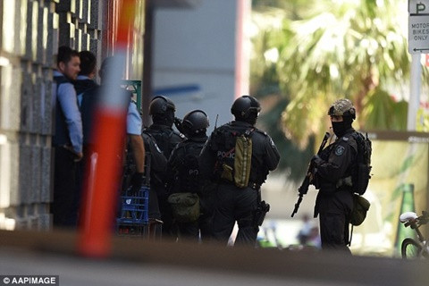 Cảnh sát vũ trang Australia phong tỏa hiện trường 