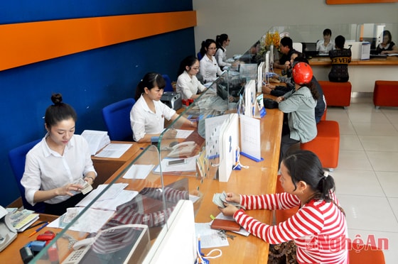 Giao dịch tại Ngân hàng quốc tế VIB Nghệ An.
