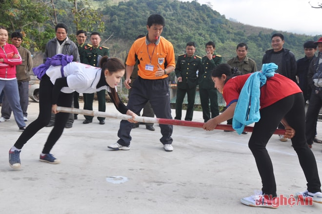 Thi đẩy gậy dành cho nữ