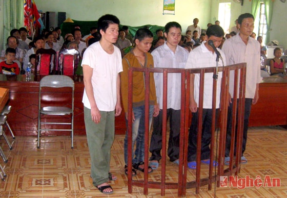 Phiên tòa xét xử lưu động tại xã Châu Kim (Quế Phong).